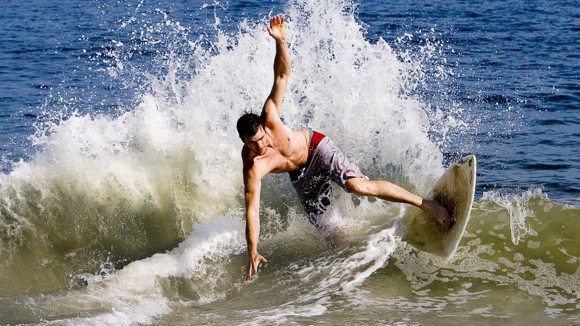 官方娱乐平台-魔笛奏响无解乐章，终场拥抱诠释体育之魂，魔笛绝响铸魂，终场拥抱成诗